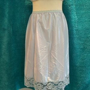 Henson Kickernick Vintage Light Blue Women’s Medium Nylon Half Slip